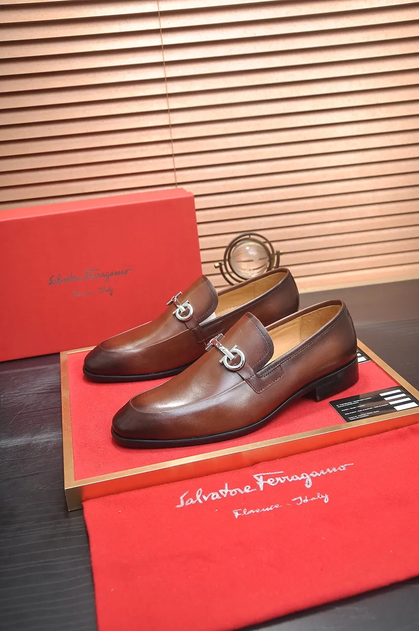Men's shoes 💰520💶【Ferragamo/Ferragamo】The latest model in the counter. Original imported high-quality cowhide with open sides + imported 🐂 water-dyed cowhide lining + original luxury metal buckle + original combination outsole. No pressure for comparison. 38--45 (45 is custom-made and cannot be returned or exchanged)